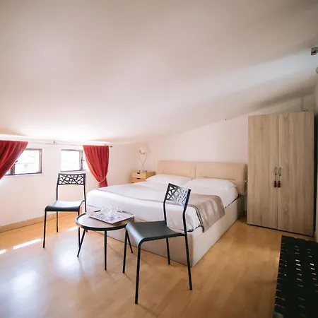 Konukevi Casa Cavour Garda (Verona)